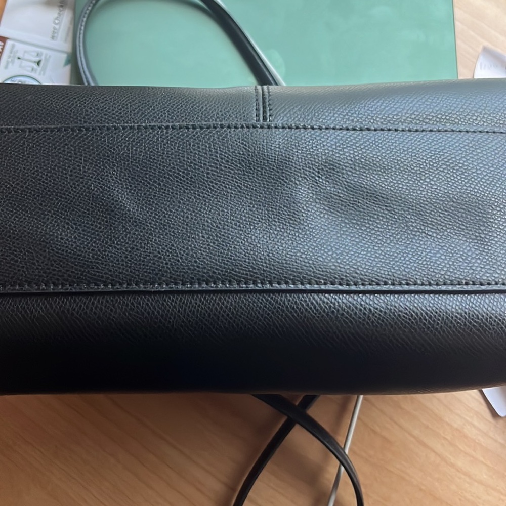 Medium Sized Coach Bag With Multiple Compartments - image 2